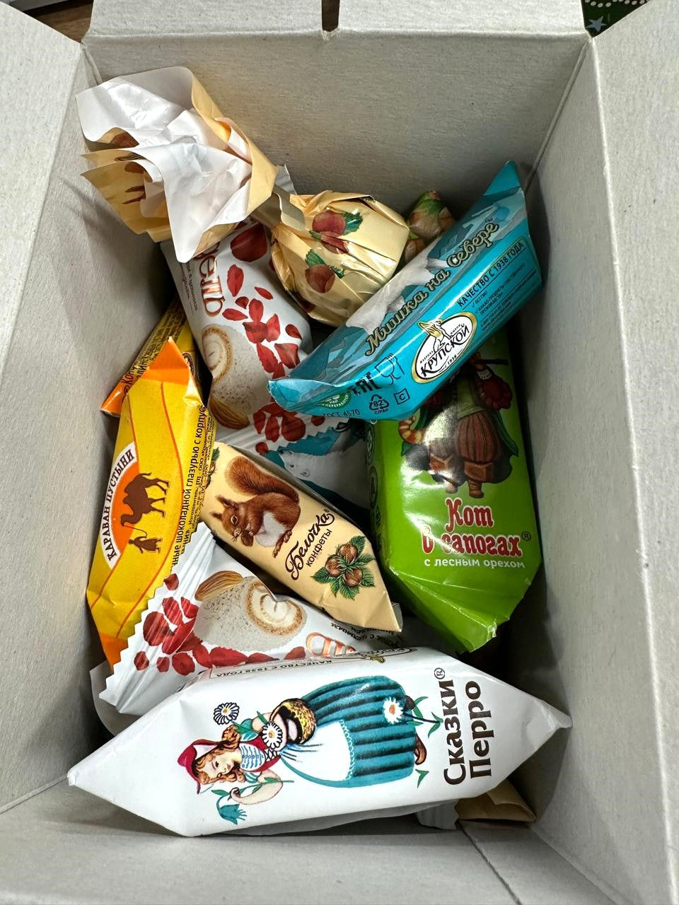お菓子詰め合わせ・クリスマスボックス(Mサイズ)