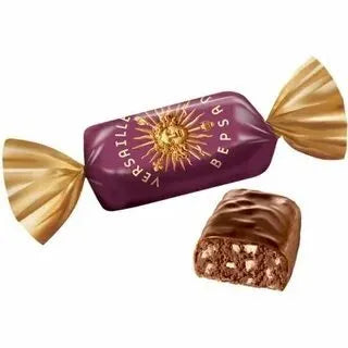 「ヴェルサイユ」ココア風味プラリネとクリスピーボール入りチョコ菓子