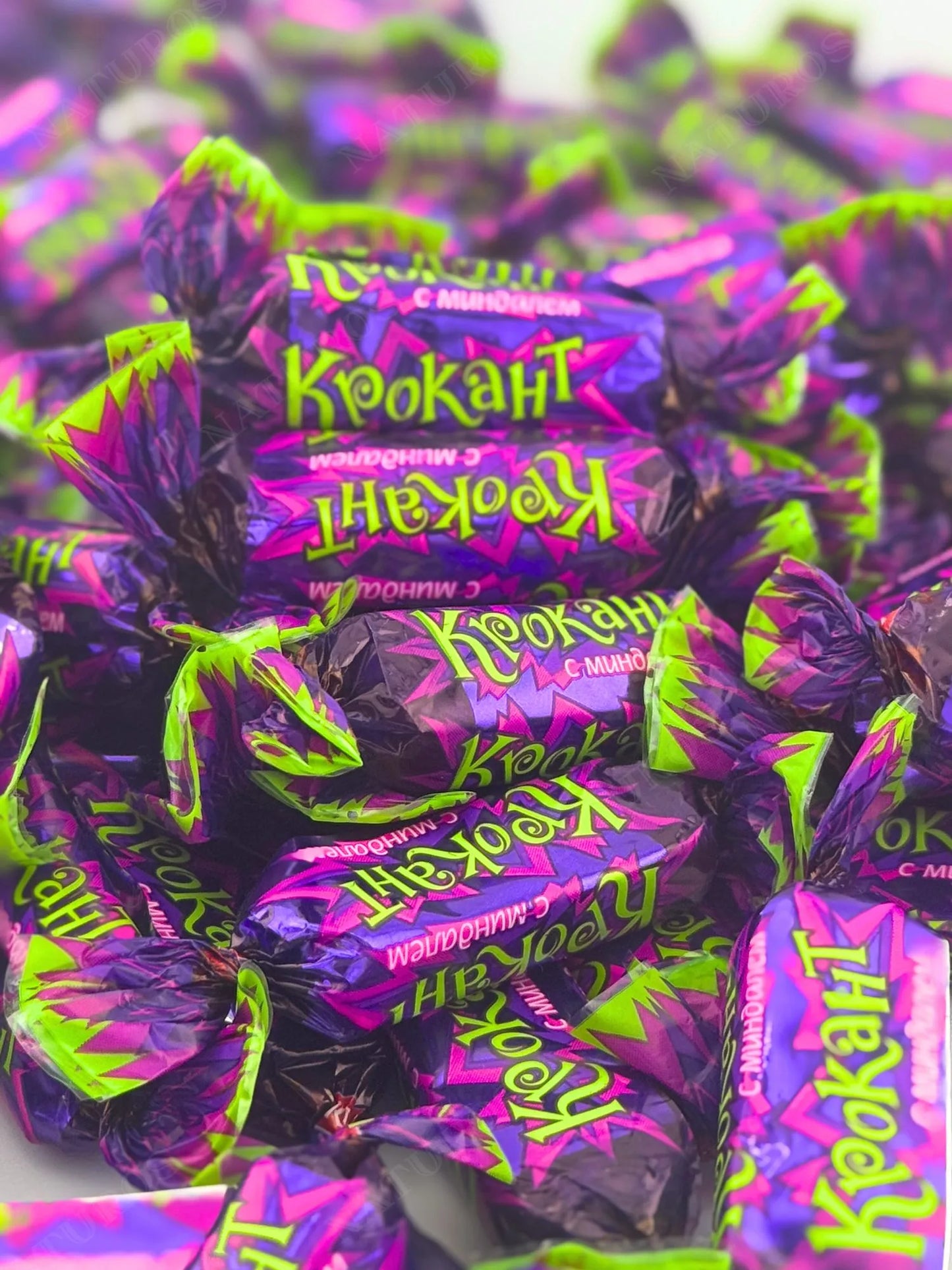 「クロカント」ナッツクランチと塩キャラメル入りチョコ 菓子