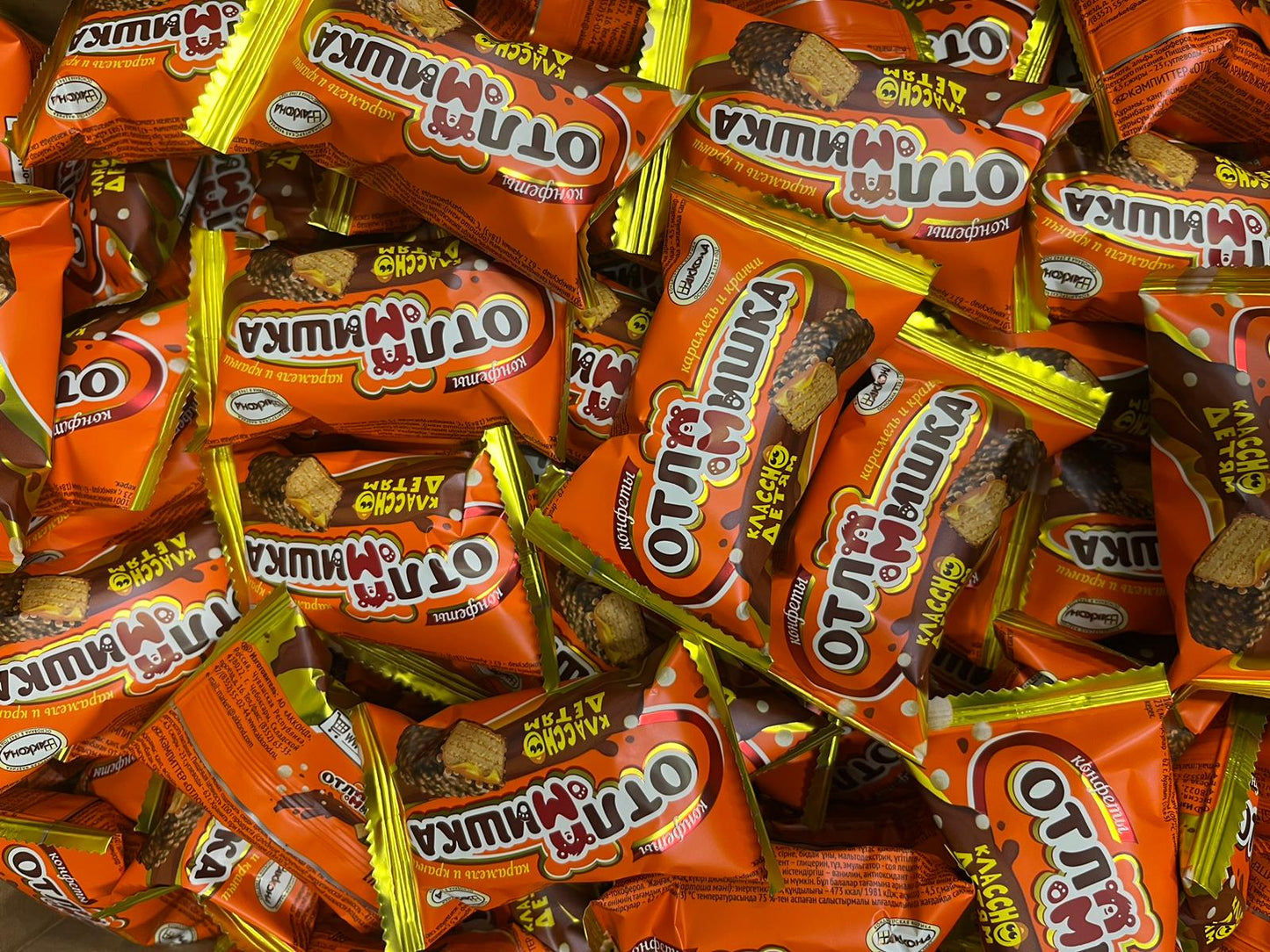 クリスピーウエハースチョコレート「オトロミーシカ」キャラメル＆クランチ